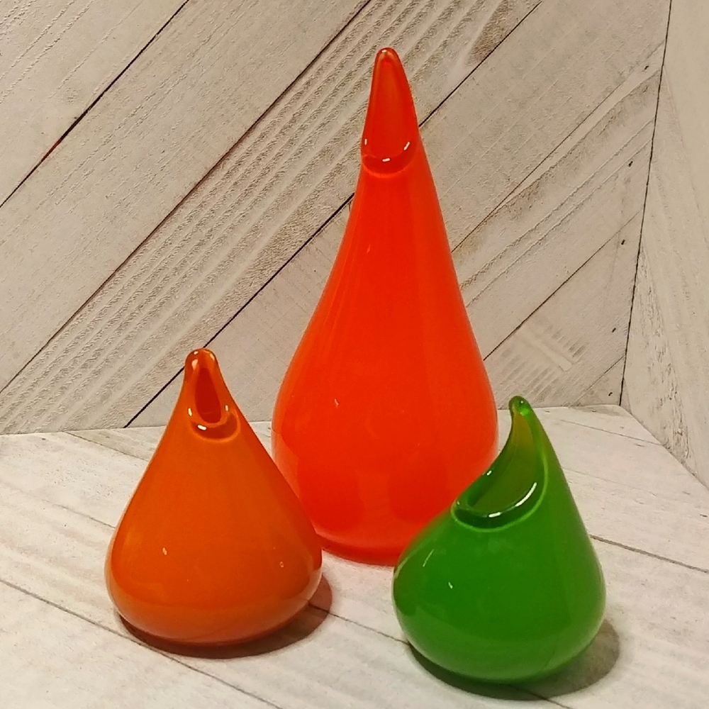 Blown Glass Bud Vases Set Of 3 Raindrop Shapes In Vibrant Oranges And Green